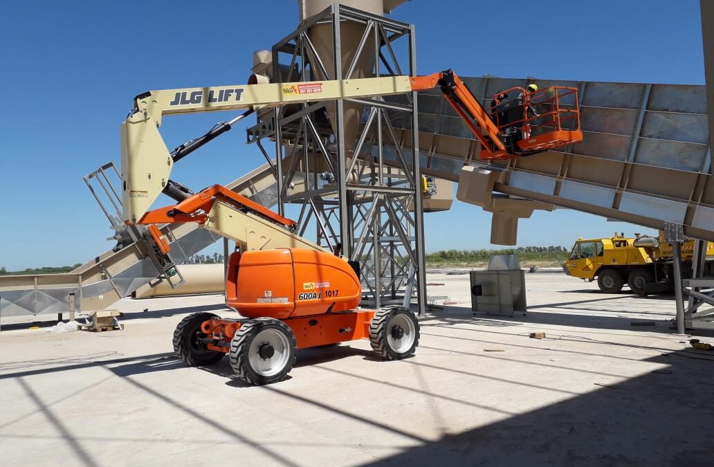 Planta de Alfalfa utiliza para montaje equipo JLG 600AJ de ALO Rental Argentina