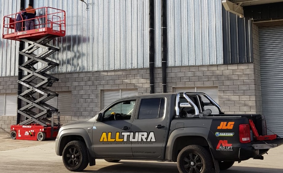 Equipo ALO Lift 140W de empresa Alltura en importante obra de montaje en Buenos Aires